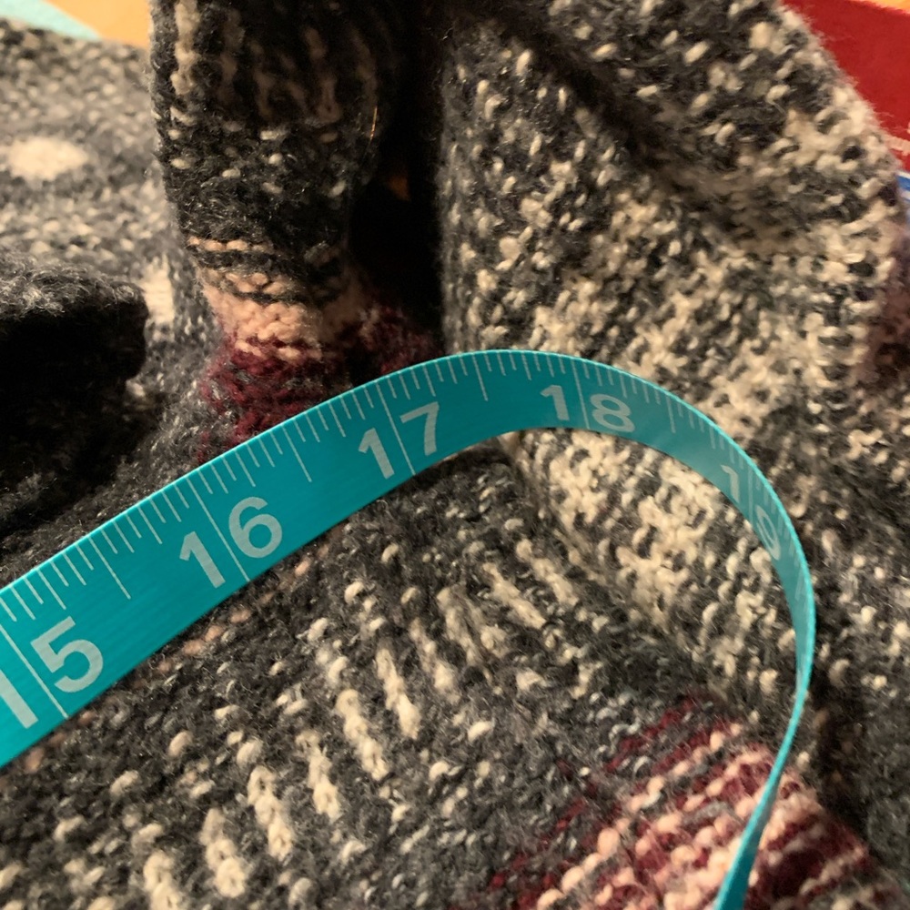 Women’s sweater size small - Picture 4 of 6